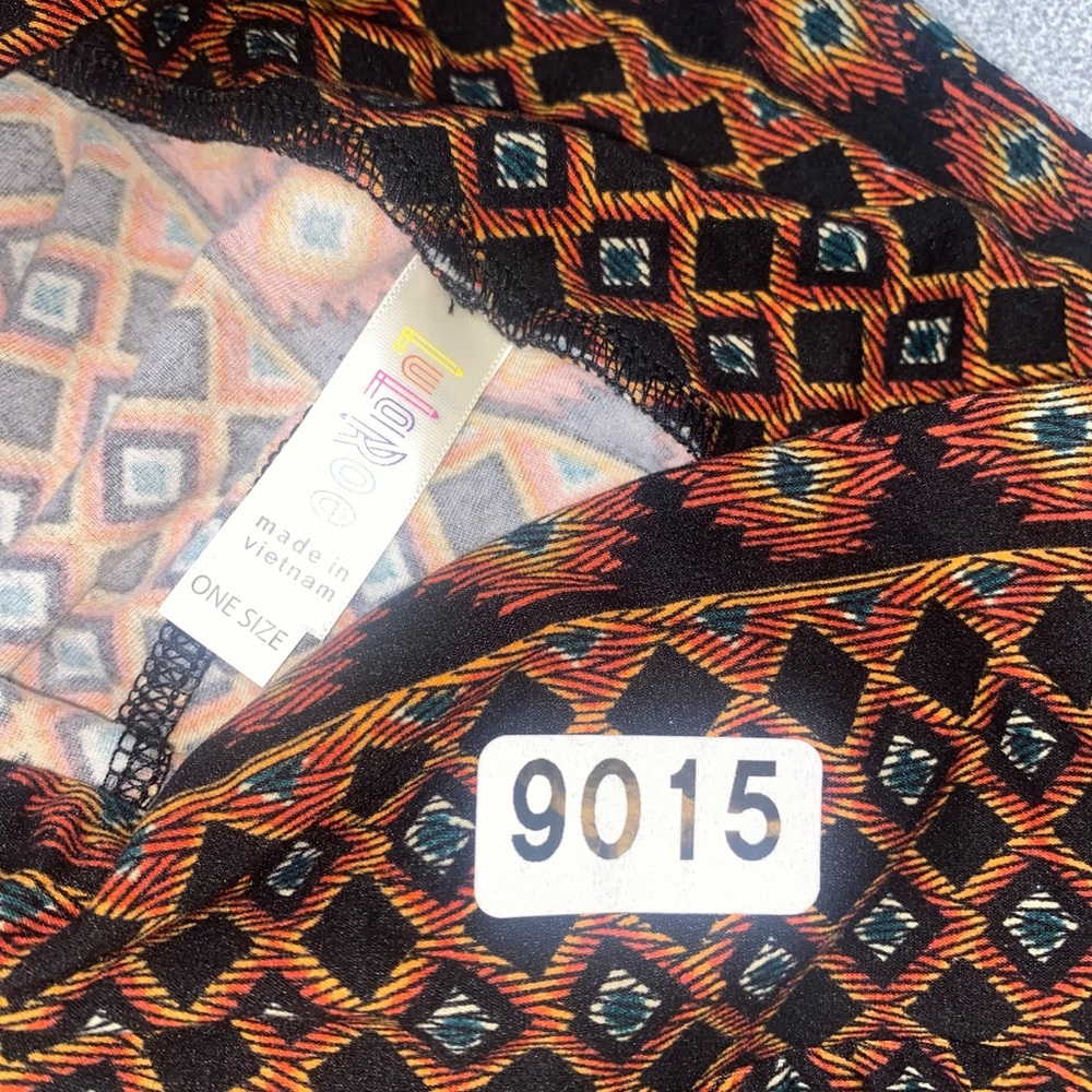 9015 - NEW LuLaRoe Aztec OS Leggings - Picture 4 of 4